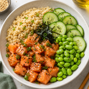 Bowl de Salmão com Arroz Integral, Edamame e Pepino