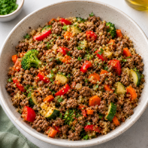 Carne Picada Salteada com Quinoa e Legumes